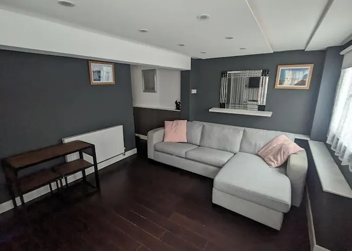 Free Parking, 1 Bed Flat Park Street