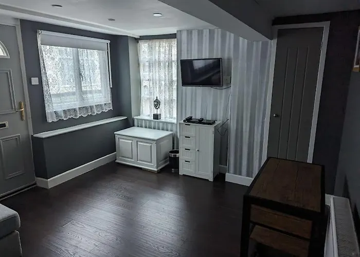 Free Parking, 1 Bed Flat Park Street