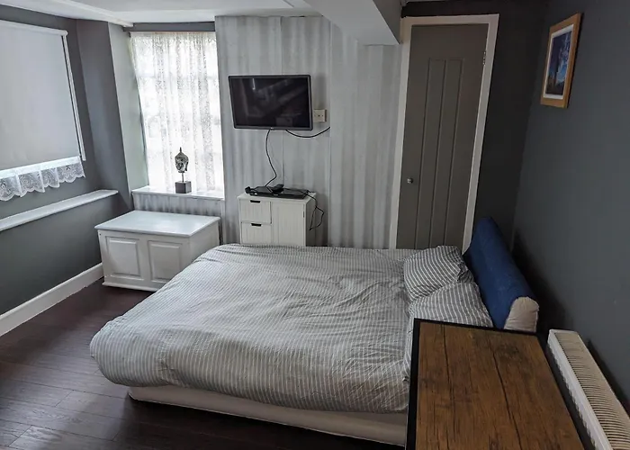 Free Parking, 1 Bed Flat Park Street