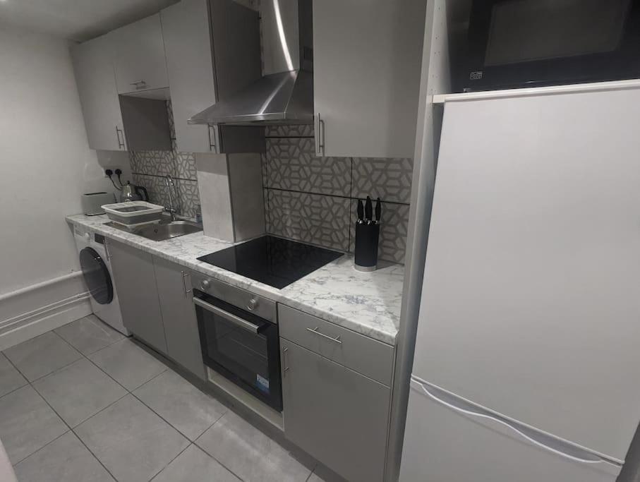 Free Parking, 1 Bed Flat Park Street *