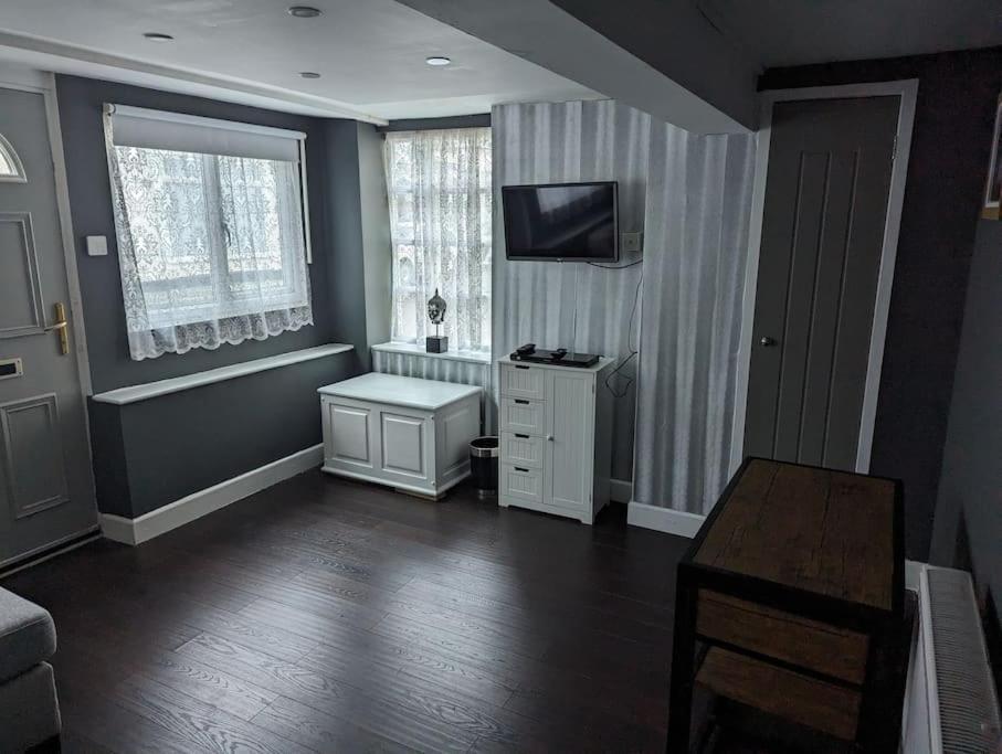 Free Parking, 1 Bed Flat Park Street Apartment *